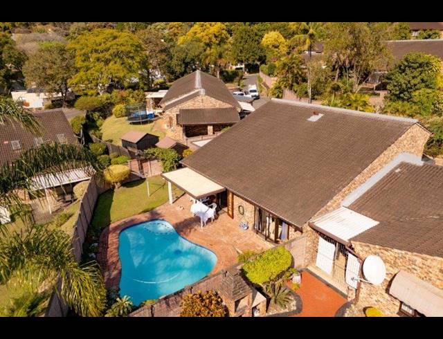 3 BEDROOM TOWNHOUSE FOR SALE IN COWIES HILL PARK